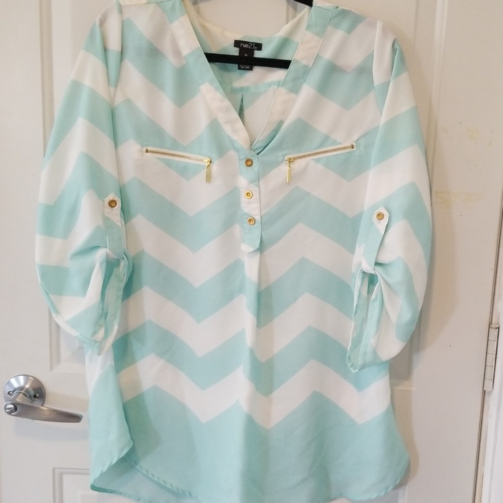 Rue 21 blue n white patterned blouse